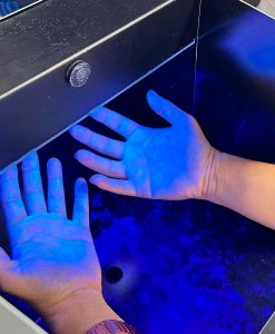 ISAVE promove workshop de sensibilização para a importância da higiene das mãos, através da utilização de uma lâmpada de luz ultravioleta (UV),